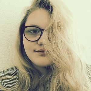 Meet your Posher, Abigail